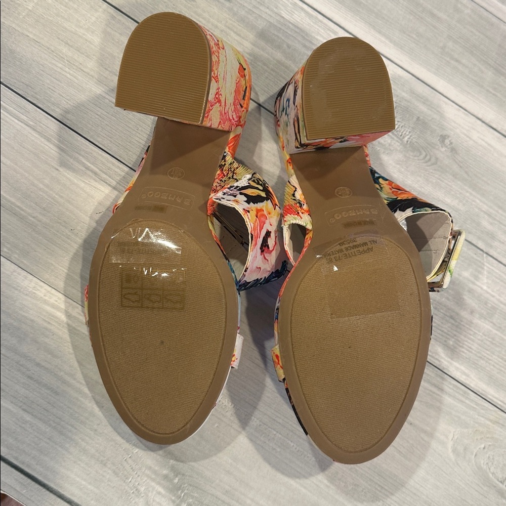 BAMBOO Sz 8.5 Floral Block Heels Vibrant Floral Design • NEW! - Picture 3 of 7